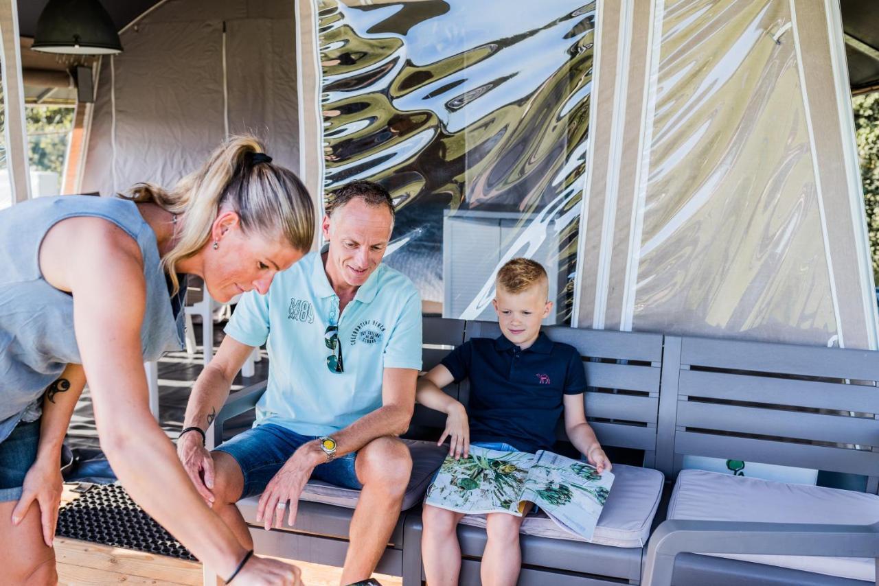 Zilverstrand Mol Luaran gambar